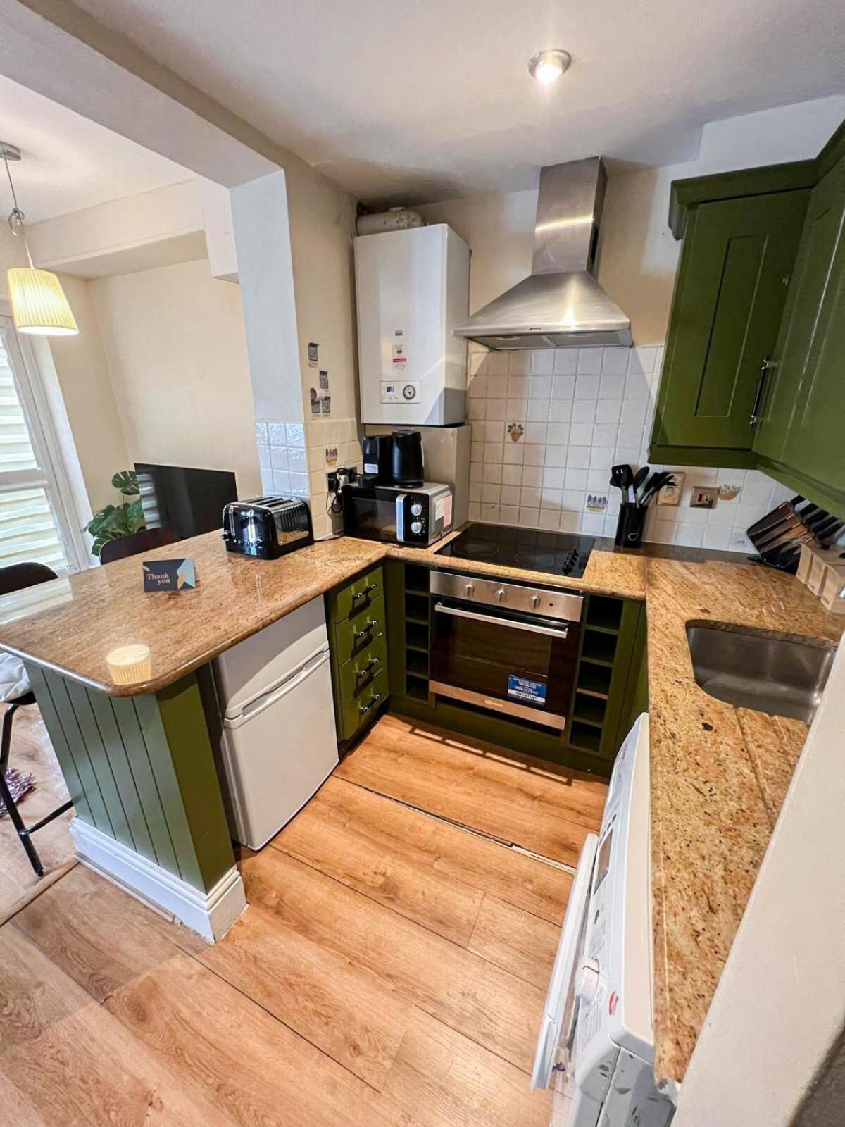 Lovely 1 Bedroom Flat In West Kensington London, Shepherd's Bush London