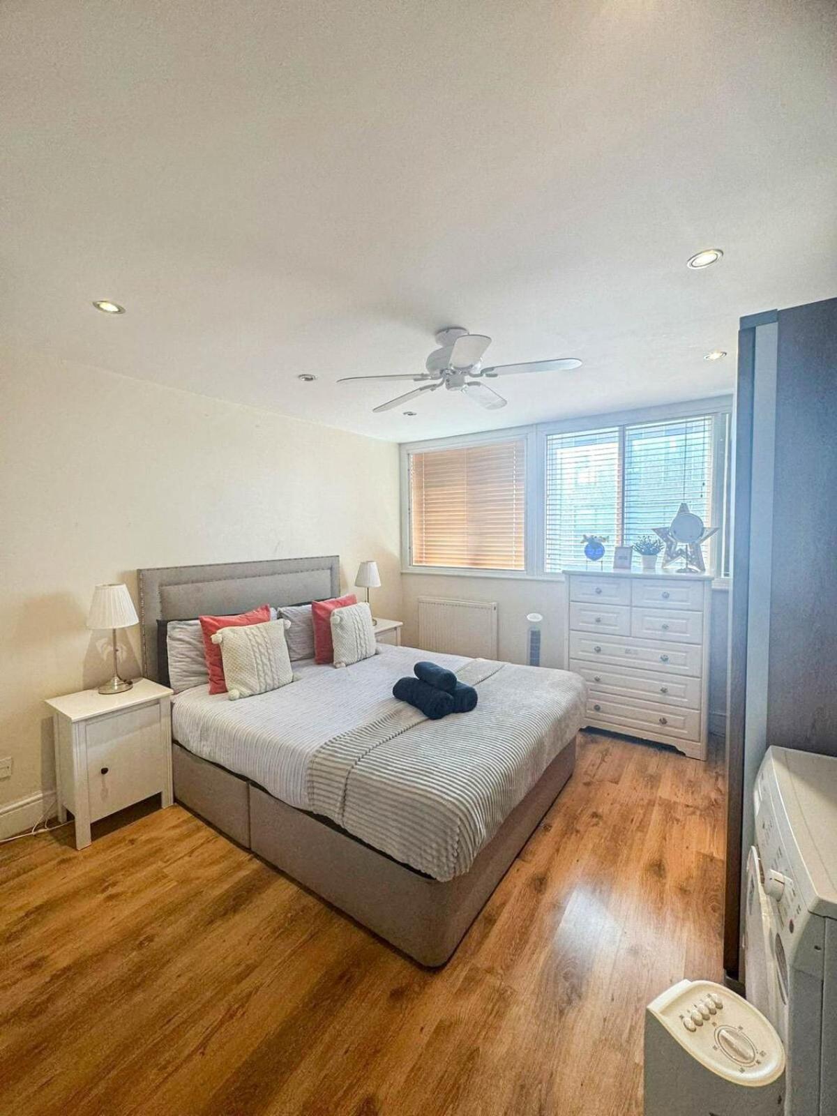 Lovely 1 Bedroom Flat In West Kensington London, Shepherd's Bush